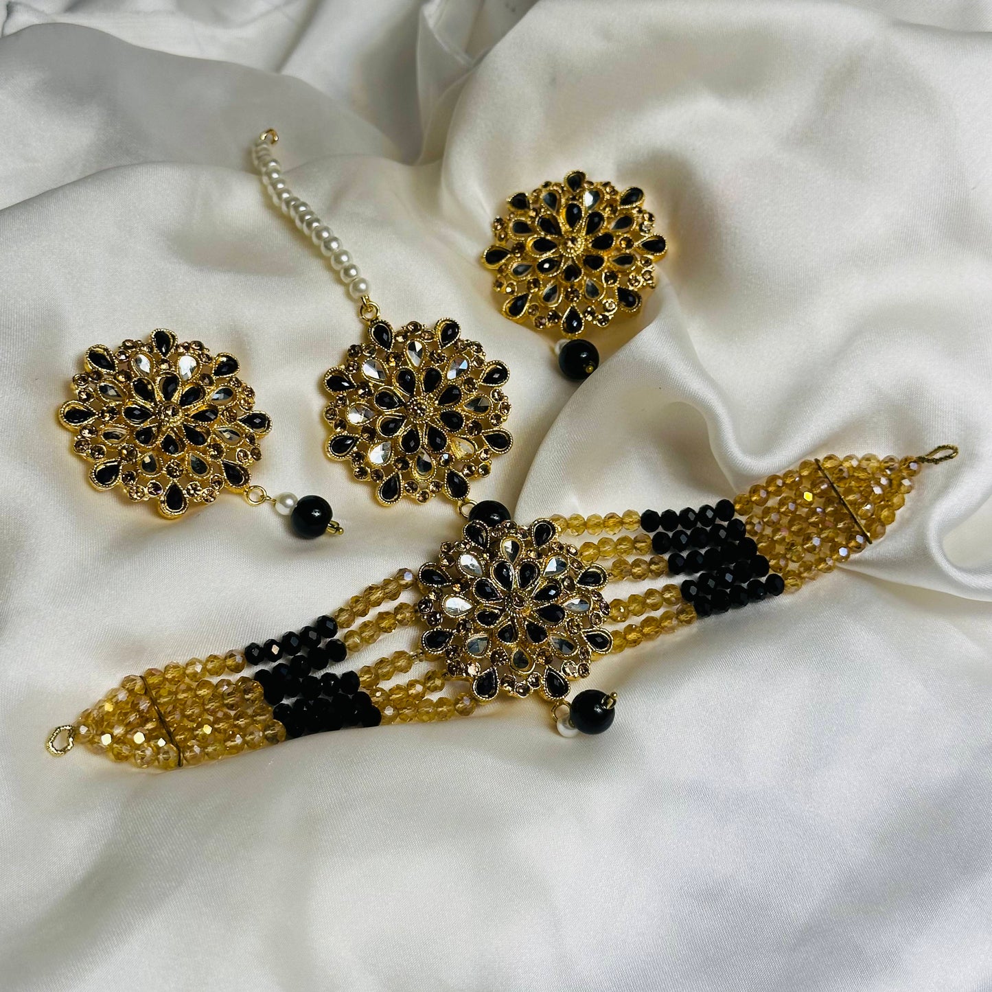 Stylish Flower Choker Set